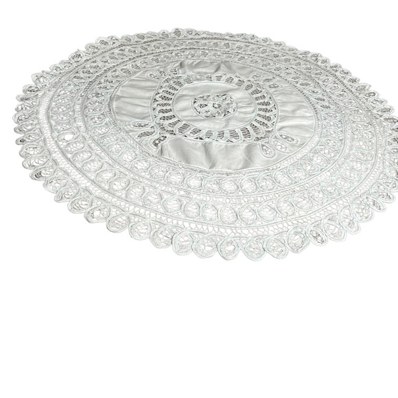 Large Ice Blue Vintage Ribbonwork Lace Centerpiece - Picture 7 of 7